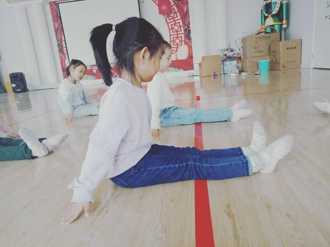 勾绷脚小组合开始.