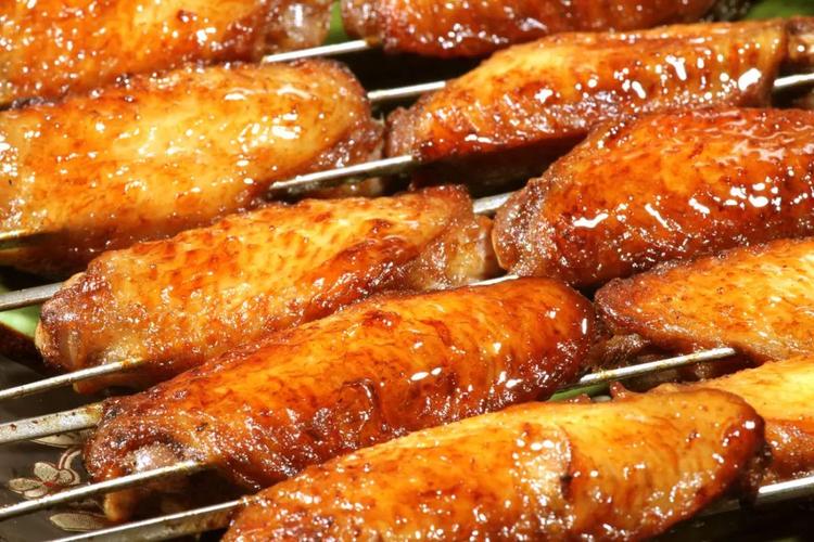 【成都烧烤培训】夏季烧烤必点:香辣鸡翅           所选材料:鸡翅中
