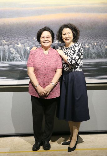 李光羲的夫人与女儿李棠.