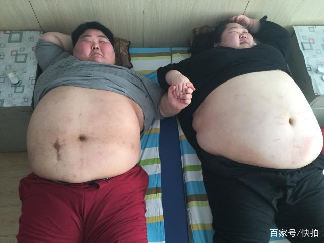 800斤重夫妻为生娃狂减400斤,称结婚时买不到婚纱
