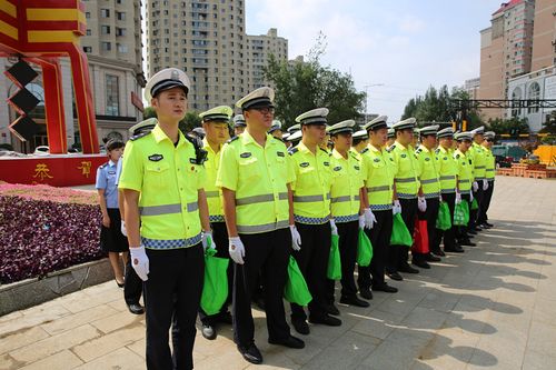 抚顺市总工会为一线交警送清凉