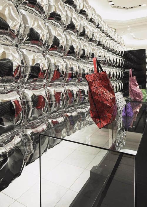 baobao issey miyake,shinjuku 这家是位于日本原宿的三宅一生店铺