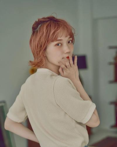 杨幂金发红唇上封面,我又可以了!_造型