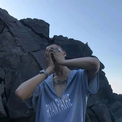 带蓝色的头像男生头像大全