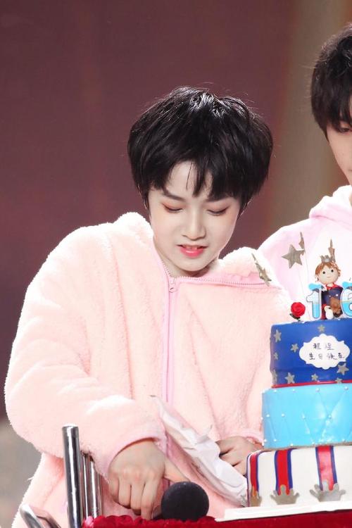 刘耀文十五岁生日快乐,来忆奶文!不用担心,他有在好好