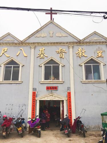 过年偶遇中国农村的基督教堂,当地人说他们是用方言"