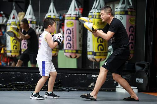 全民健身——快乐的拳击父子