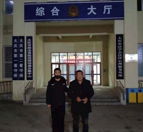 当晚嫌疑人王某被送到大庆市看守所执行拘留.
