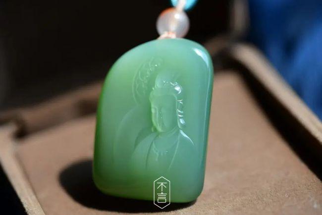 醇熟温润的碧玉粉青观音牌