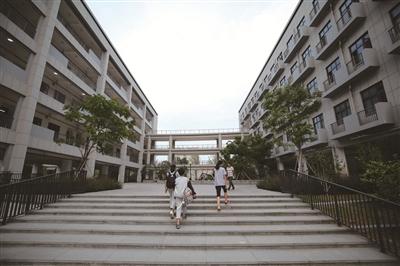 扩建后的崇贤中学