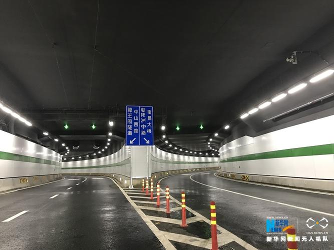 航拍我国内河最大沉管隧道红谷隧道今日通车