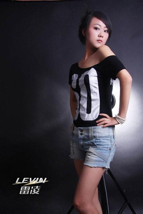 姓名:刘璐    年龄:28     身高:167     体重:46公斤    星座:巨蟹