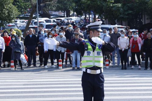 新春走基层初一景区游客爆满南宁交警指挥交通井然有序