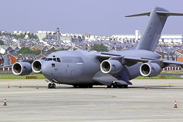 图为印度装备的美制c17运输机