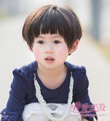 短发型适合穿什么样服装 小女孩发型配短裤好看吗