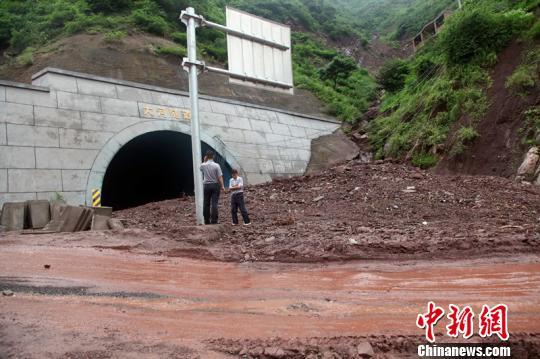 云南彝良遭洪涝泥石流灾害 损失逾两千万