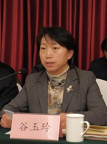 市体育局局长谷玉玲主持了会议