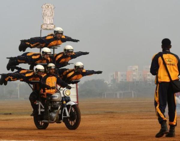 印度人笑话中国人没钱,连摩托车都买不起!网友:话说早了