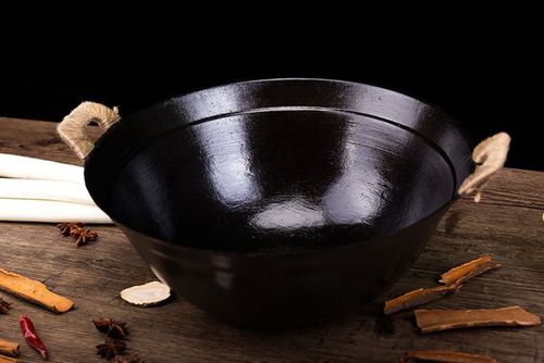 一分钟判断你家的是生铁锅还是熟铁锅,学会了,再也不被商家忽悠