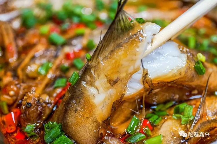 略带椒盐的口感咸咪咪的忍不住让人要咂咂嘴巴~但是里面的豆腐鱼依旧
