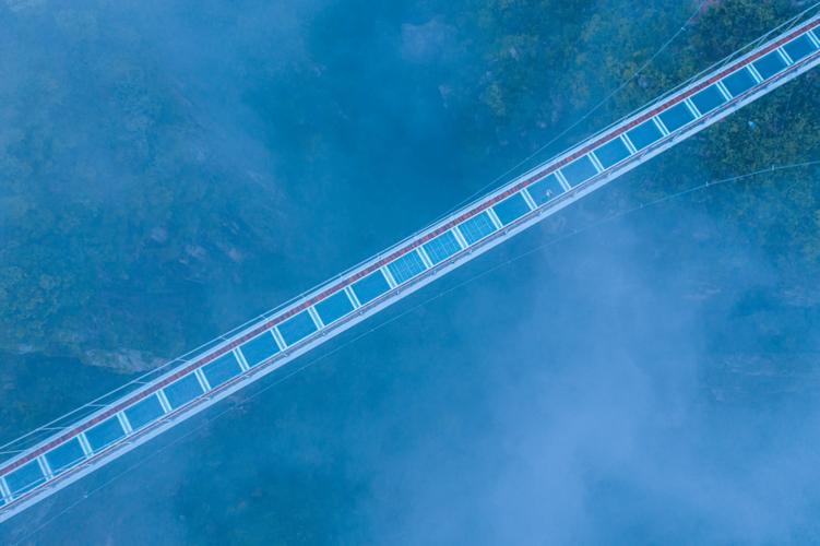 10月1日,天台山大瀑布(琼台仙谷)景区正式启用"会仙桥"