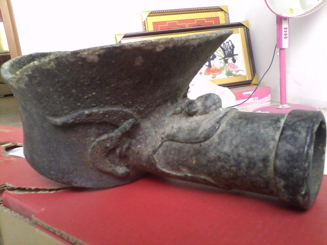 一古代熨斗希望专家给鉴定什么年代多少钱