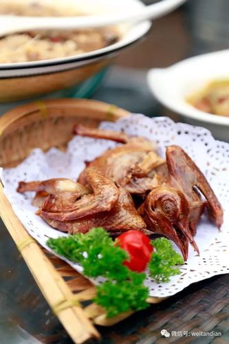 鸽胗,辣子鸽等,我们这次重点品尝了 答案鸽,脆皮乳鸽, 还有 麻辣鸽翅