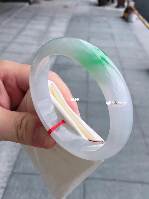 冰种辣阳绿翡翠正圈手镯_手镯_冰种_翡翠_珠宝_翡翠手镯_冰阳绿翡翠