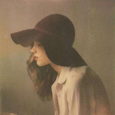 qq头像女生找拽戴帽子