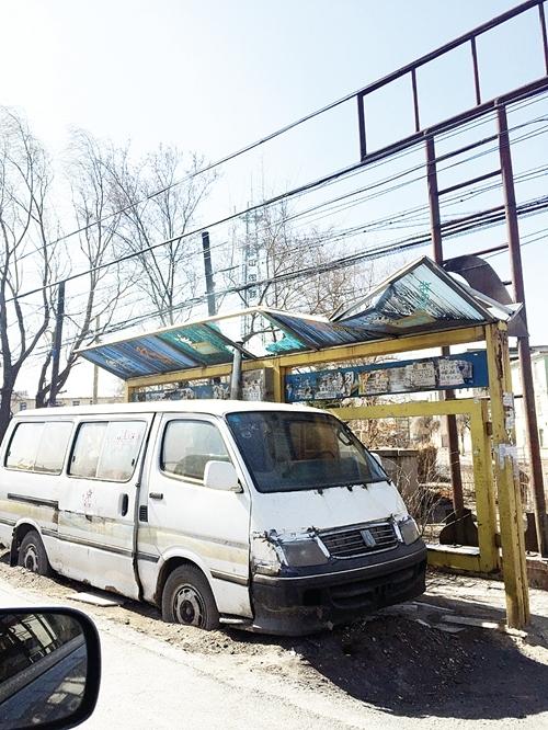 "僵尸车""霸占"公交站点
