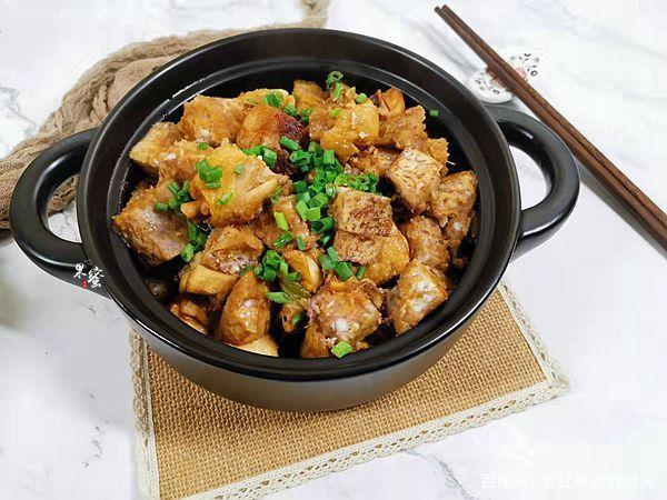 芋头焖鸡肉