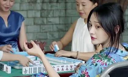 青春斗郑爽衣品刷新高度成为一道亮丽风景线网友闪瞎眼