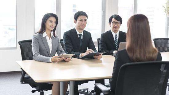 mba提前面试:让考官眼前一亮的自我介绍