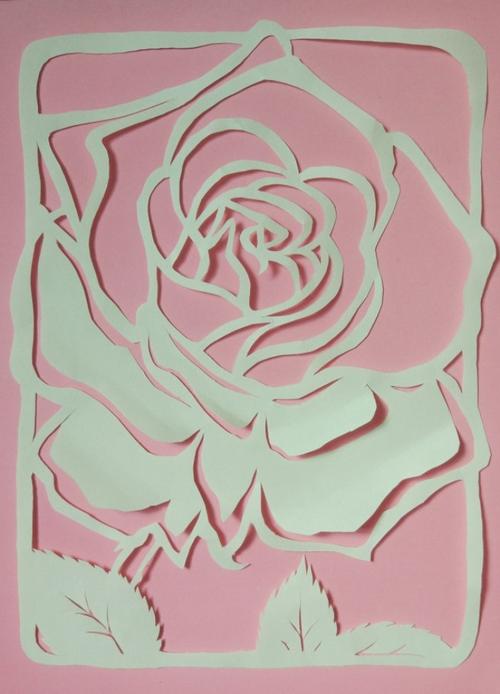 简易剪纸 玫瑰 这次改良了,看起来比第一次的好看了…要继续多练