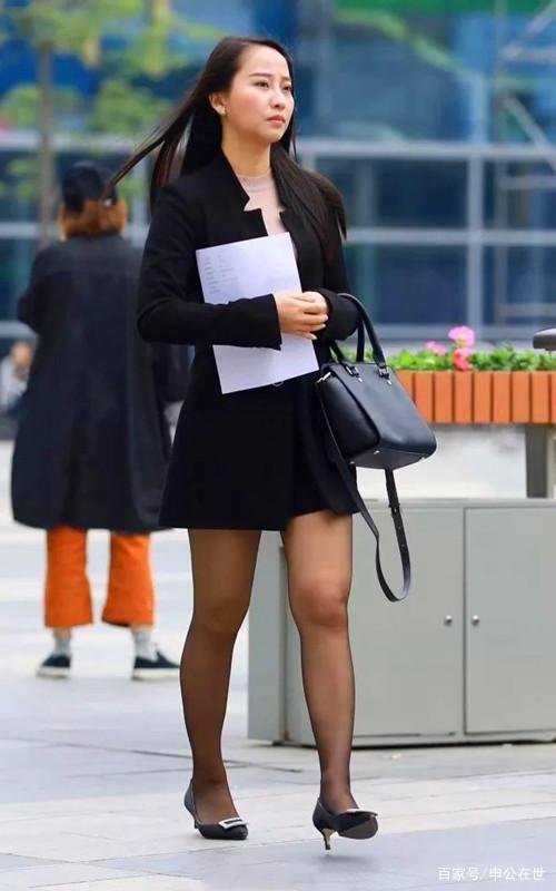 黑丝袜高跟鞋,俏丽的职业装穿出经典ol风范,职场精英的典范搭配