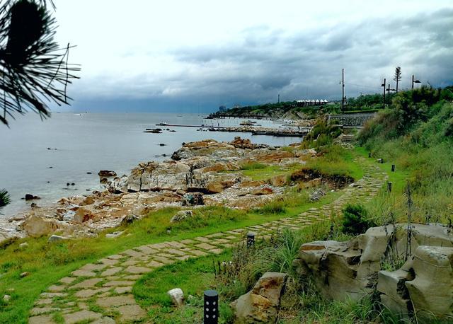 养马岛风景秀丽,据传秦始皇东巡时,曾在此地养马而得名.