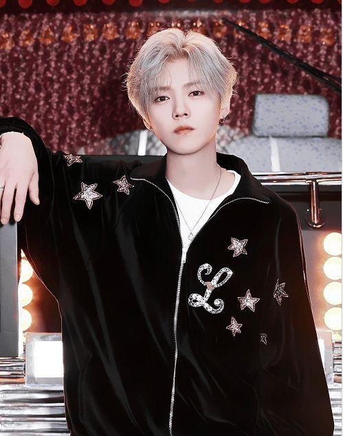 鹿晗最新广告代言来了衣服发型太养眼网友鹿晗又要站起来了