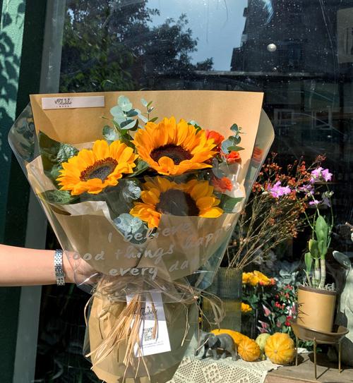 小花束/  向日葵/郁金香/迪威娜_花束_花店_拍照_冬天
