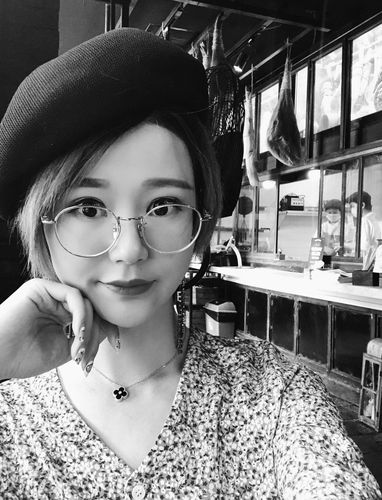 苏小妍微笑昔日情侣再次同框 无数网友请求二人复合