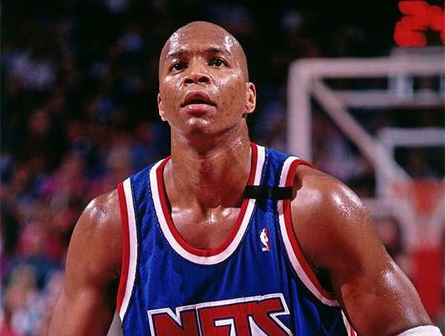 你无法隔扣一个不认真防守的球员,巨星被隔扣瞬间,詹姆斯上榜