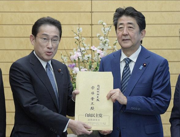据《日刊新潮》报道,安倍晋三担任所谓亲台议员联盟日华议员座谈会