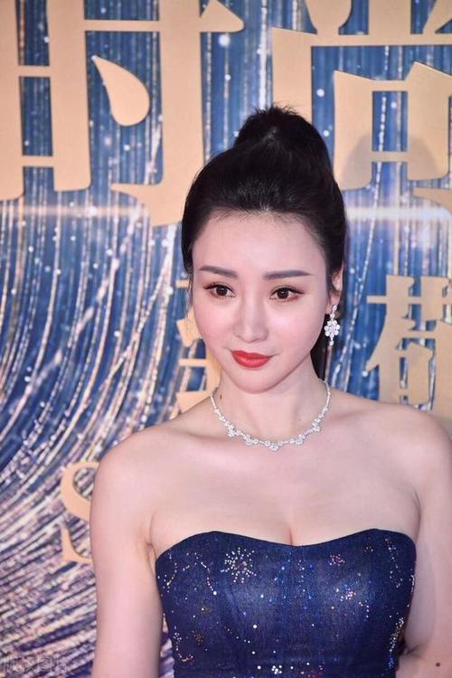 柳岩藏青色裹胸刺绣礼服浪漫唯美这是柳岩穿得最好看的衣服