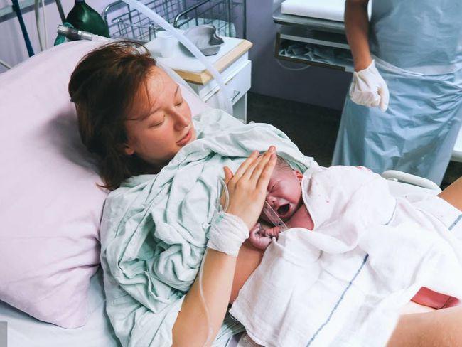 自然分娩18张高清大图,看着让人泪目!好好爱护她,母爱太伟大!