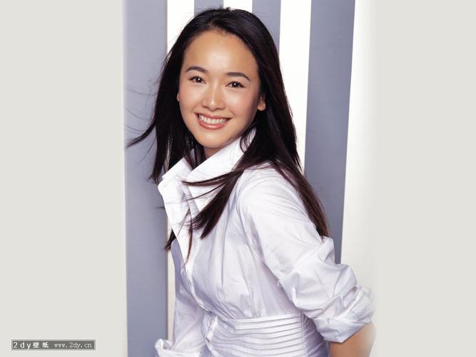 沈傲君和左小青是一个人吗?长得怎么那么像?