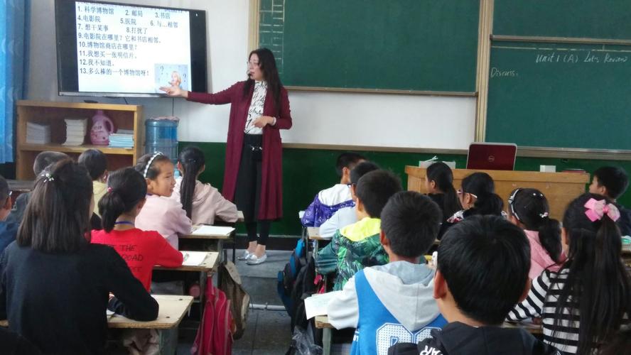 李春霞老师在精彩讲课