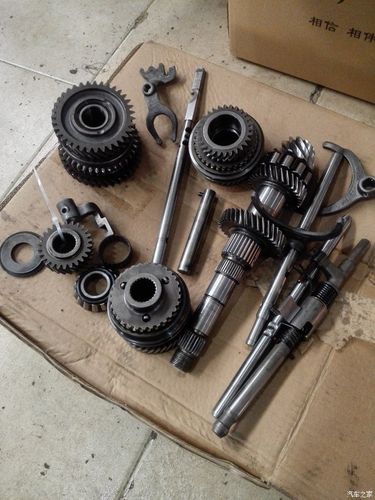 桑塔纳3000五速手动变速箱倒档跳挡维修过程