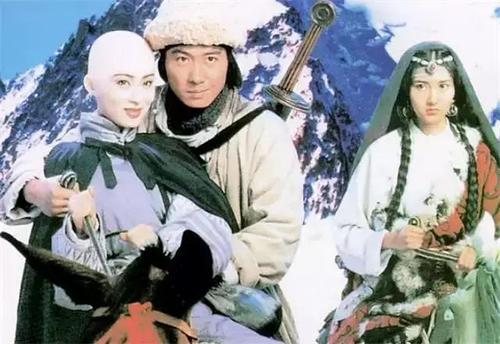 《飞狐外传》中张敏造型比较惊艳,一副光头形象示人,并且和黎明的几场