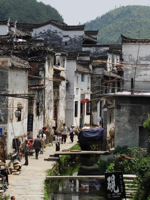 有人说比更有名气的同里,周庄等等更美,而李坑据说又是婺源县最美的