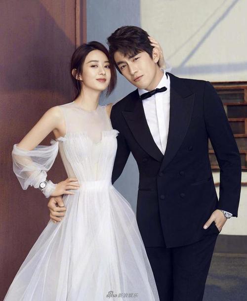 组图:赵丽颖林更新携手拍婚纱大片 摸腿搂腰对笑有点甜 : 赵丽颖身穿