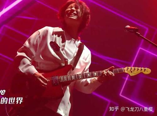 《乐队的夏天》里吉他手都用的哪些电吉他和效果器?
